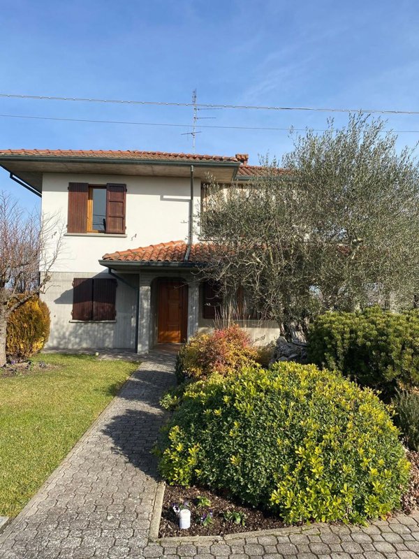 pentavano in vendita a Forlì in zona Villanova