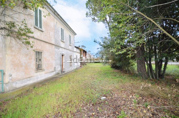 casa indipendente in vendita a Forlì in zona Quattro