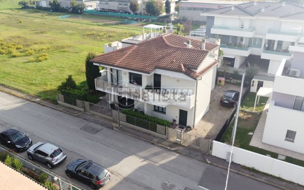 appartamento in vendita a Forlì in zona Quattro