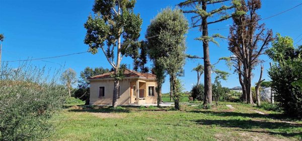 casa indipendente in vendita a Forlì in zona Carpena