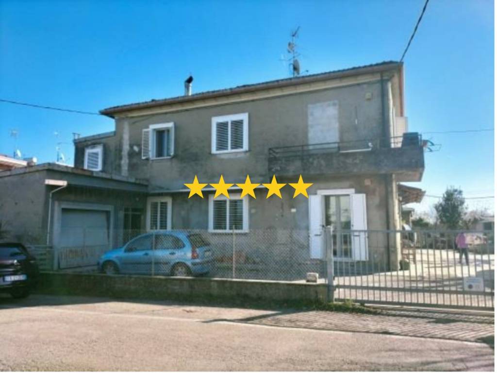 casa indipendente in vendita a Forlì in zona Centro Storico