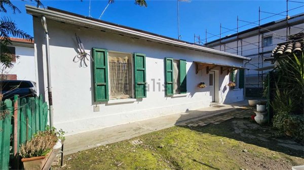 casa indipendente in vendita a Forlì