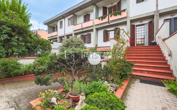 casa indipendente in vendita a Forlì