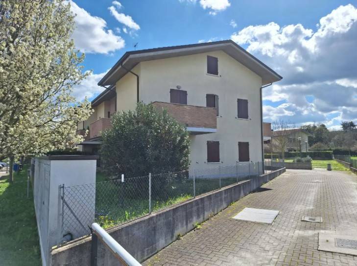appartamento in vendita a Forlì in zona Cava
