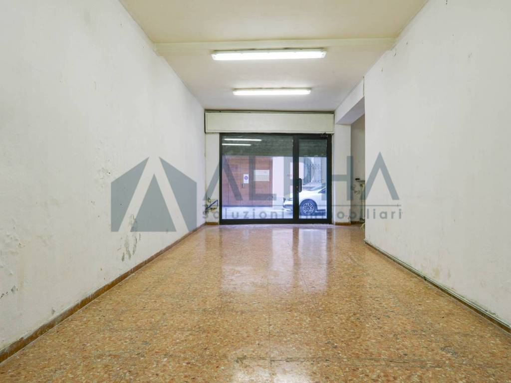 negozio in vendita a Forlì in zona Centro Storico