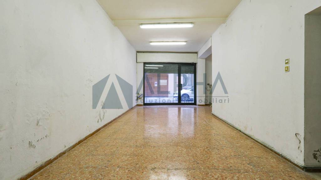negozio in vendita a Forlì in zona Centro Storico