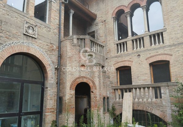 casa indipendente in vendita a Forlì in zona Centro Storico