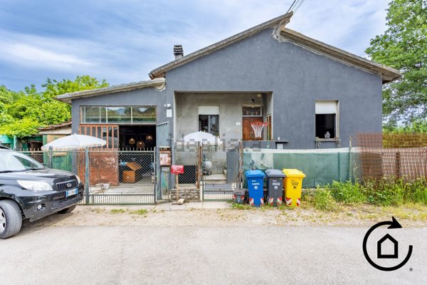 casa indipendente in vendita a Forlì in zona Carpena