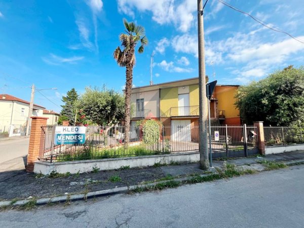 casa indipendente in vendita a Forlì in zona Cà Ossi
