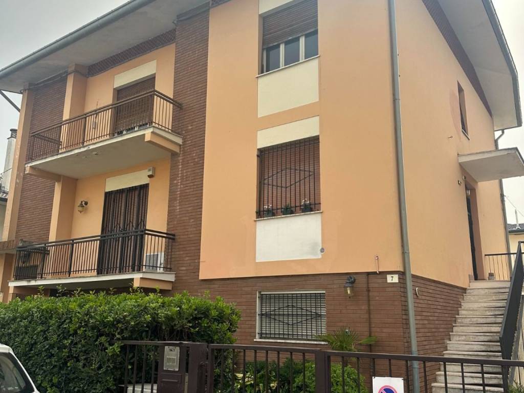 casa indipendente in vendita a Forlì