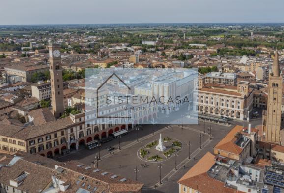 negozio in vendita a Forlì in zona Centro Storico