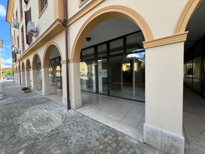 negozio in vendita a Forlì