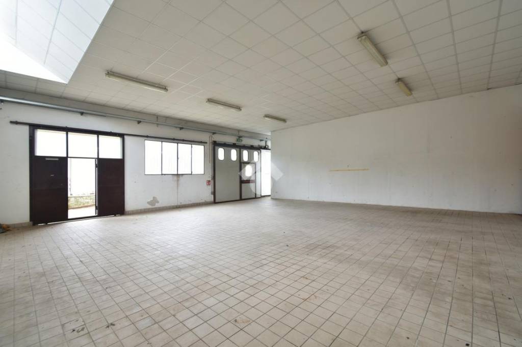 negozio in vendita a Forlì in zona Coriano