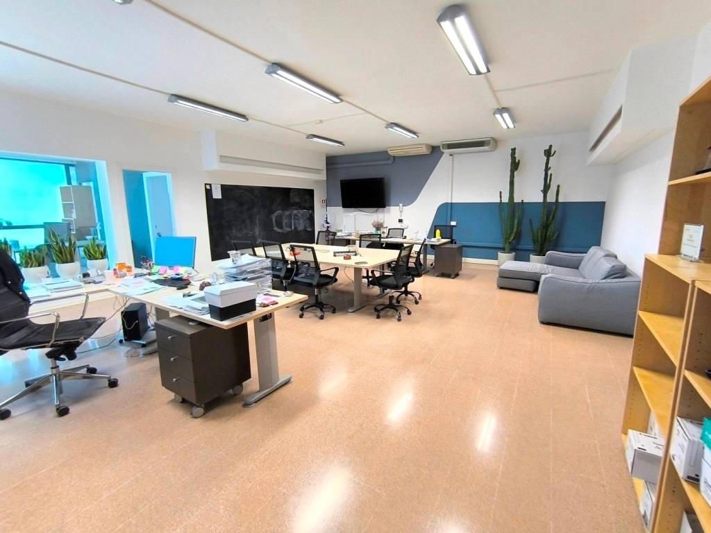 ufficio in vendita a Forlì in zona Coriano