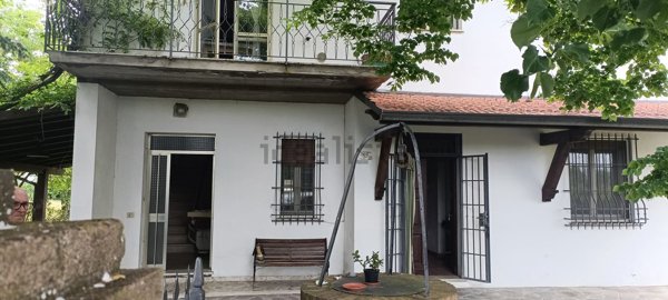casa indipendente in vendita a Forlì