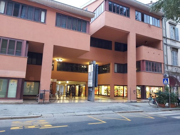 locale commerciale in vendita a Forlì