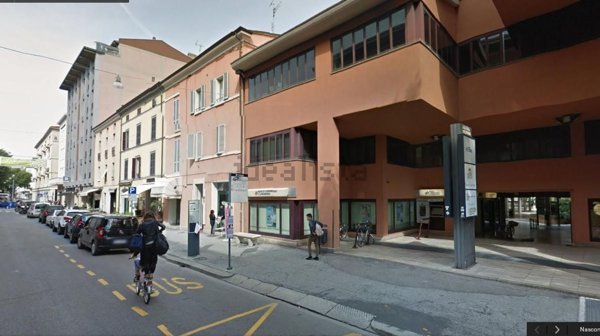 locale commerciale in vendita a Forlì