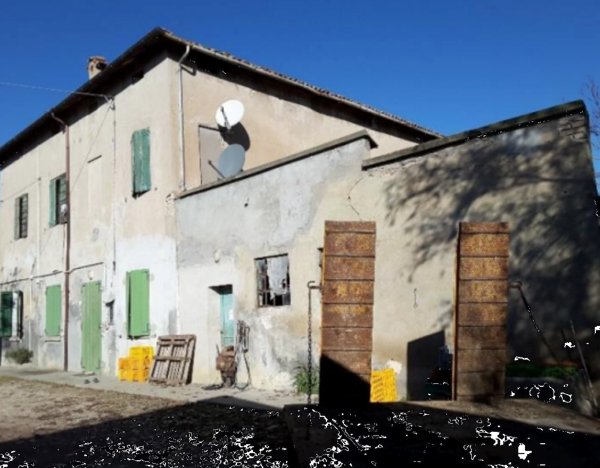casa indipendente in vendita a Forlì in zona Quattro