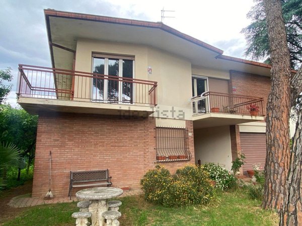 casa indipendente in vendita a Forlì