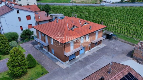 casa indipendente in vendita a Forlì in zona Quattro