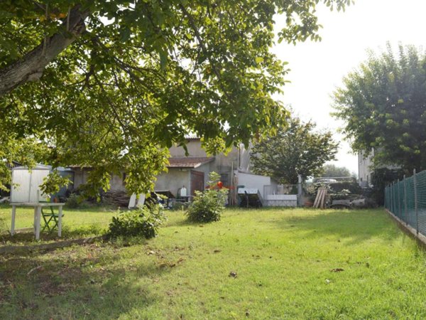 casa indipendente in vendita a Forlì in zona Carpena