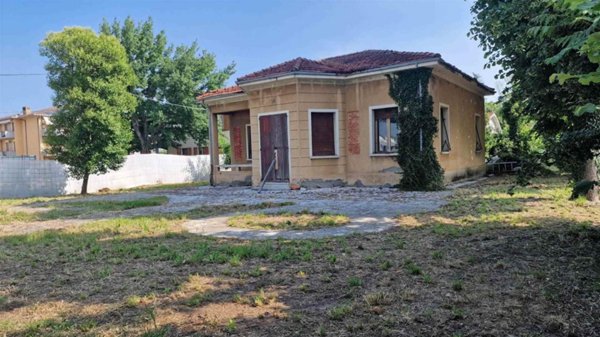 casa indipendente in vendita a Forlì in zona Carpena