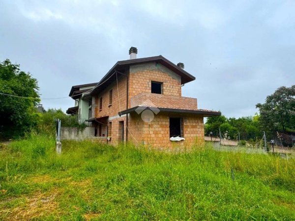 casa indipendente in vendita a Forlì in zona Carpena