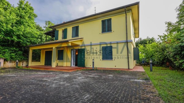 casa indipendente in vendita a Forlì