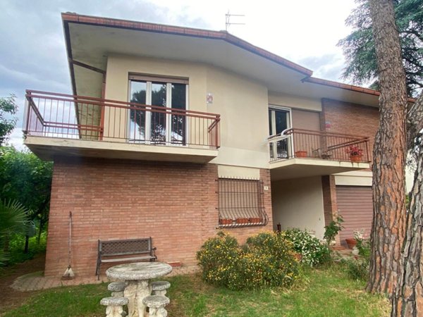 casa indipendente in vendita a Forlì