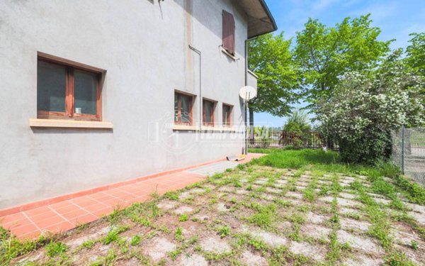 casa indipendente in vendita a Forlì in zona Carpena