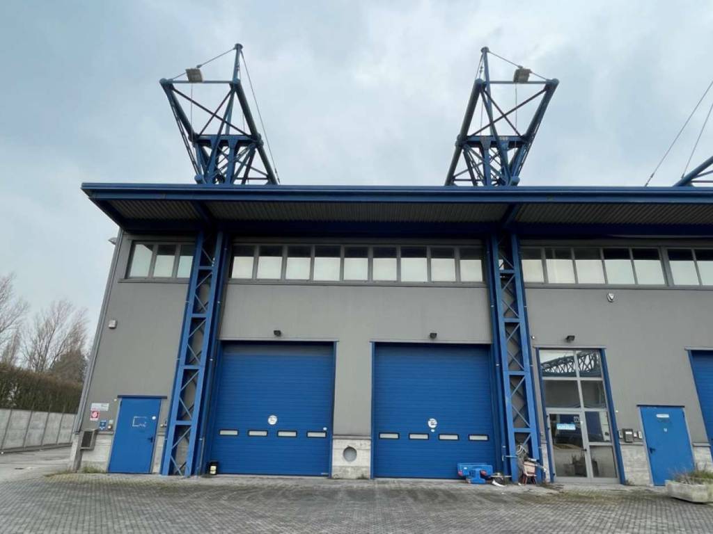 locale commerciale in vendita a Forlì in zona Ospedaletto