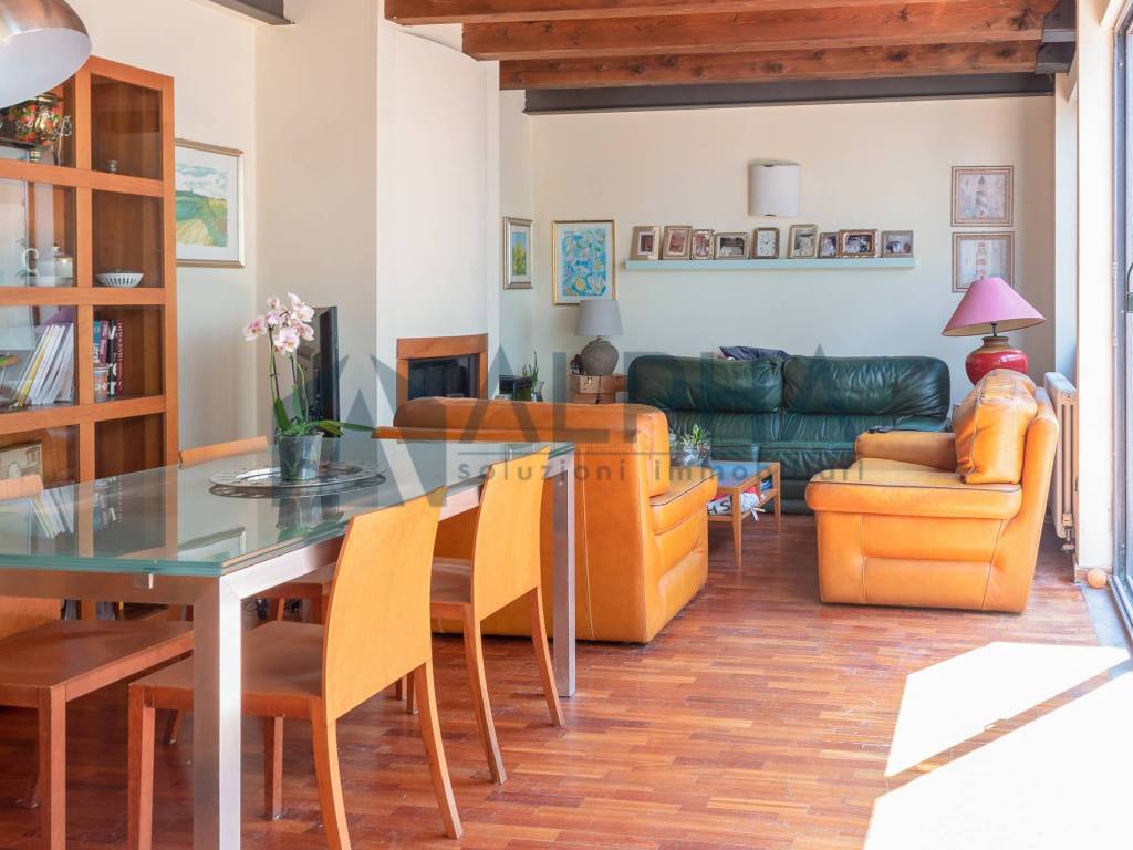 casa indipendente in vendita a Forlì in zona Quattro