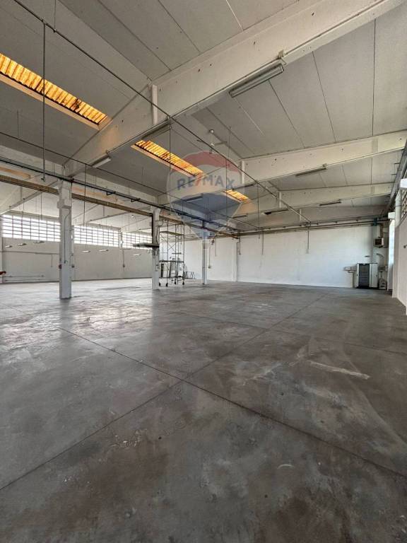 locale commerciale in vendita a Forlì in zona Coriano