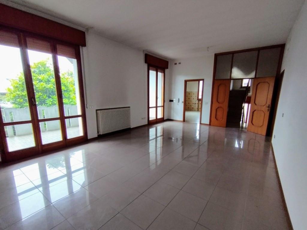 casa indipendente in vendita a Forlì in zona Quattro