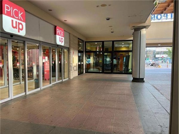 locale commerciale in vendita a Forlì