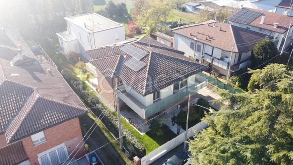 casa indipendente in vendita a Forlì in zona Selva