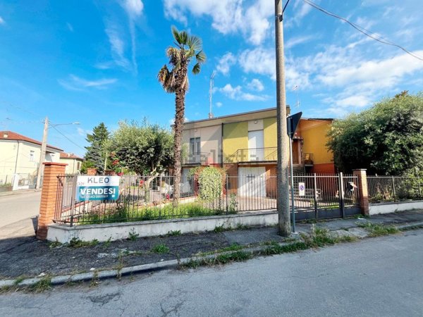 casa indipendente in vendita a Forlì