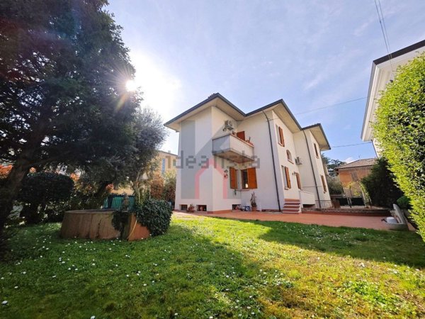 casa indipendente in vendita a Forlì