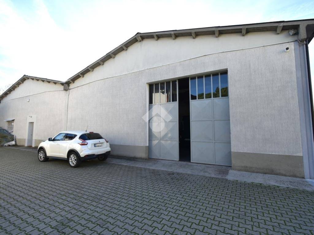 locale commerciale in vendita a Forlì in zona Coriano
