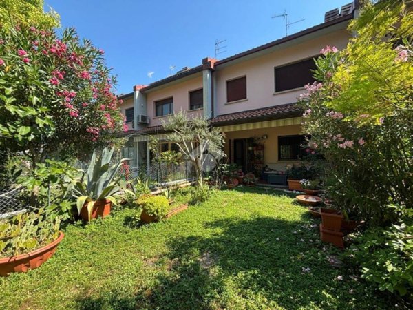casa indipendente in vendita a Forlì