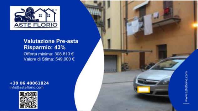 negozio in vendita a Forlì in zona Centro Storico