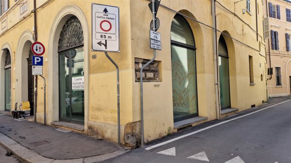 negozio in vendita a Forlì in zona Centro Storico