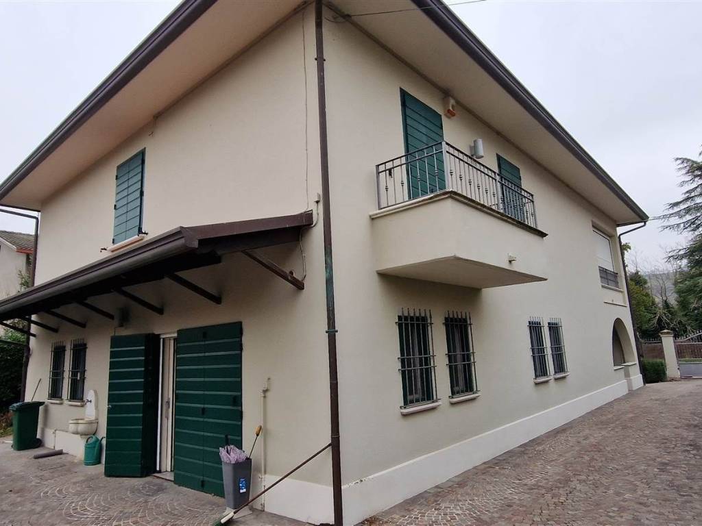 casa indipendente in vendita a Forlì in zona San Lorenzo in Noceto