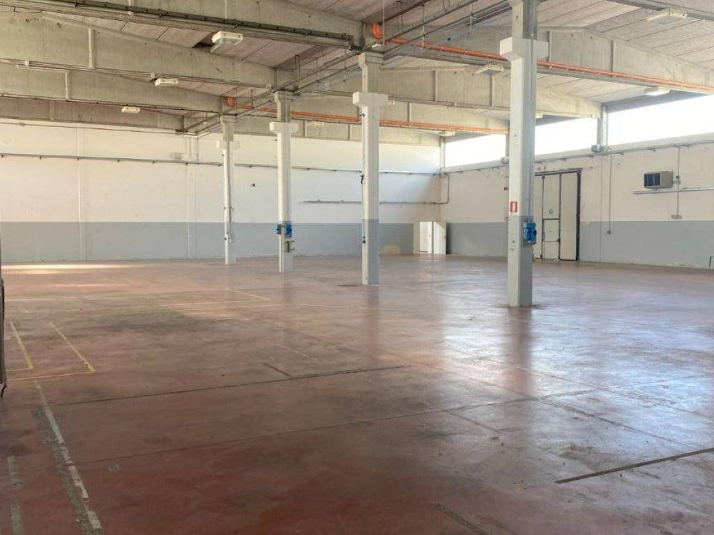 capannone in vendita a Forlì in zona San Giorgio