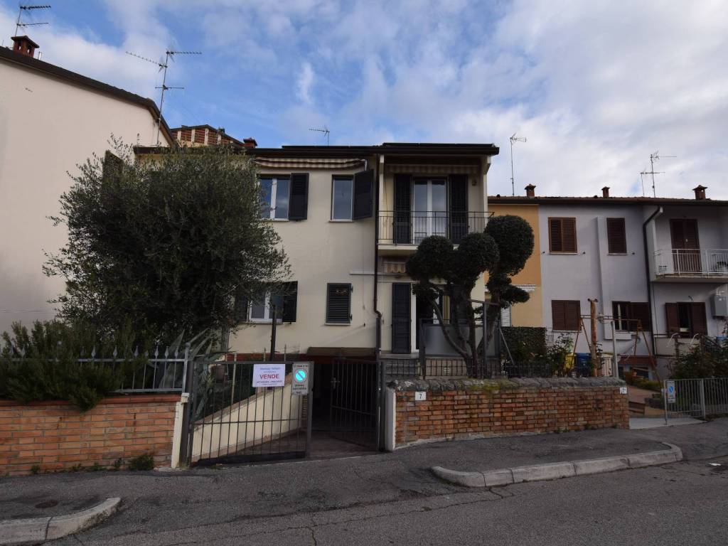 casa indipendente in vendita a Forlì