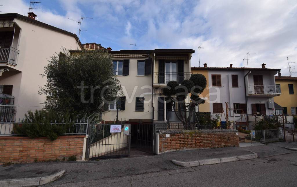 casa indipendente in vendita a Forlì