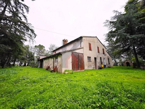casa indipendente in vendita a Forlì in zona Quattro
