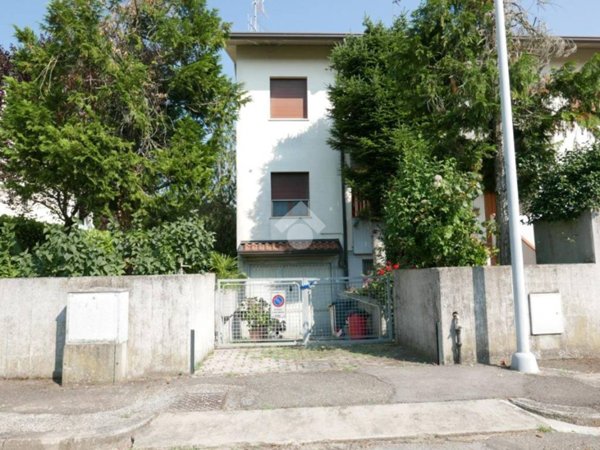 casa indipendente in vendita a Forlì in zona Villafranca di Forlì