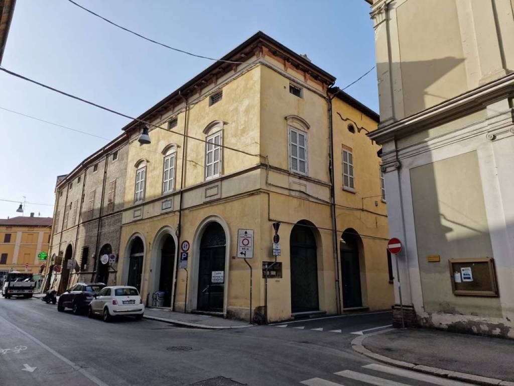 negozio in vendita a Forlì in zona Centro Storico