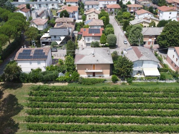 casa indipendente in vendita a Forlì in zona Quattro